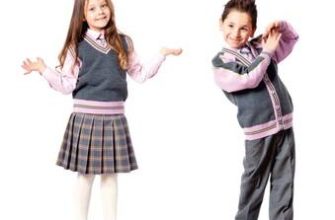 Kızlar için okul tişörtleri