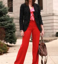 Kırmızı pantolon ne ile giyilir??