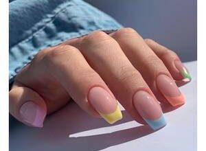 Parlak renklerde Fransız manikür tasarımı