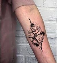 Parmaklarda haç şeklinde dövme: anlamı ve çeşitleri