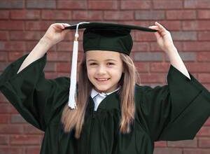 Anaokulundaki kızlar için mezuniyet elbiseleri