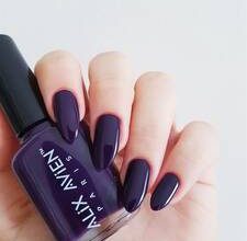 Patlıcan manikürü: teknikler, özellikler ve fikirler