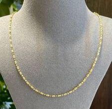 Taşlı altın zincirler