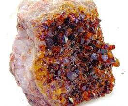 Kaya kristali: taşın özellikleri, türleri ve uygulamaları