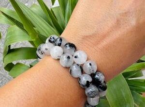 Larimar: neye benziyor ve kime uygun?