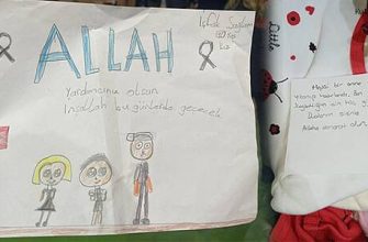 Tişörtlerin üzerine kendi elleriyle çizdikleri resimler