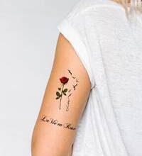 Doğum tarihini içeren dövme