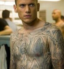 Dövmeler ne anlama geliyor «Uçak» ve ne olabilirler?