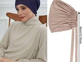 Elastik bant üzerinde kadın başörtüsü