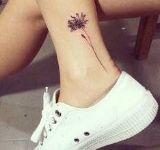 Bacakta bilezik şeklinde dövme: anlamı ve eskizleri