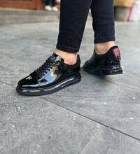 Işıltılı spor ayakkabılar