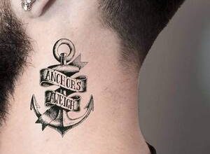 Dövme «Orak ve Çekiç»