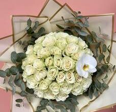 Bir buket gül nasıl bir araya getirilir?