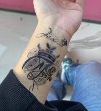 Dövme «Dua eden eller»