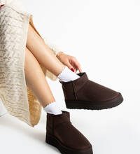 Kalın tabanlı kadın botları