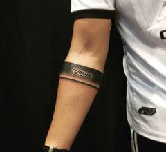 Kolda bilezik dövmesi