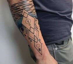 Kolda şerit şeklinde dövme