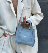 Kumaştan yapılmış kadın çantaları