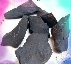 Şungit: Taşın özellikleri, kullanımı, yararları ve zararları